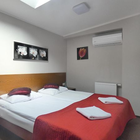 Astral Apart otel Raszyn Dış mekan fotoğraf