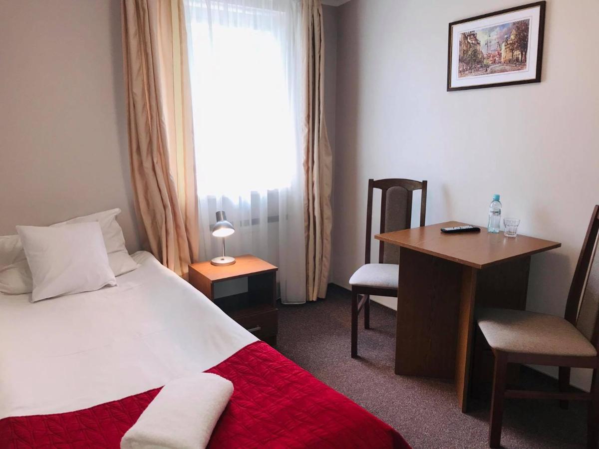 Astral Apart otel Raszyn Dış mekan fotoğraf