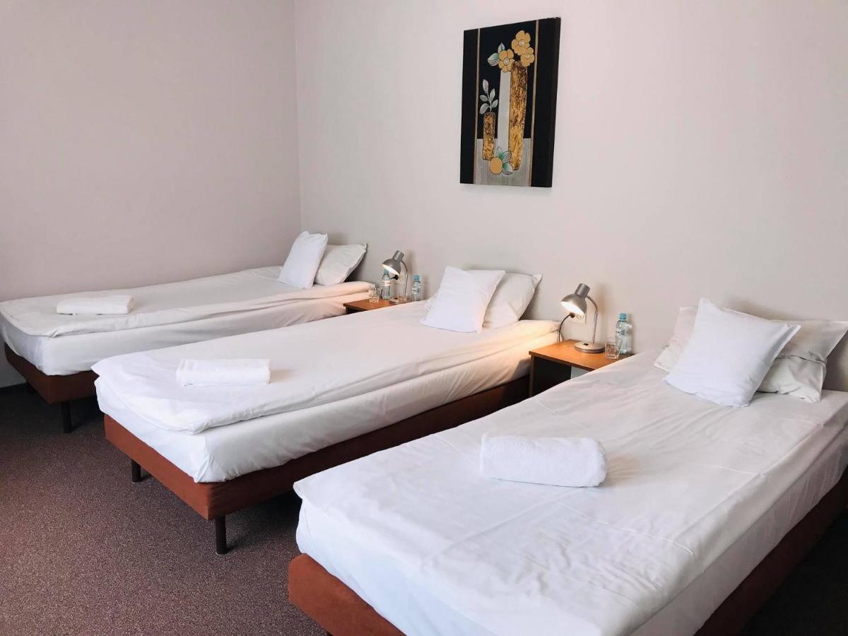 Astral Apart otel Raszyn Dış mekan fotoğraf